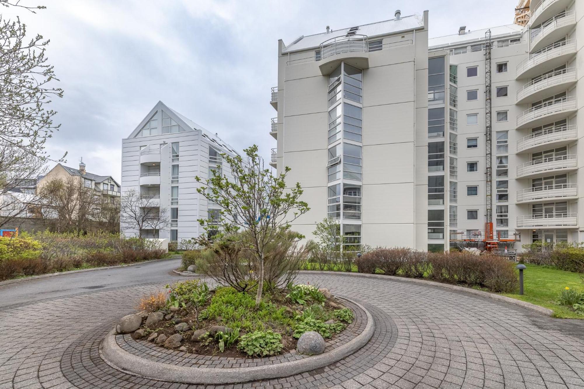 Apartment Stylish 2Br With Parking In The Heart Of Reykjavik *
